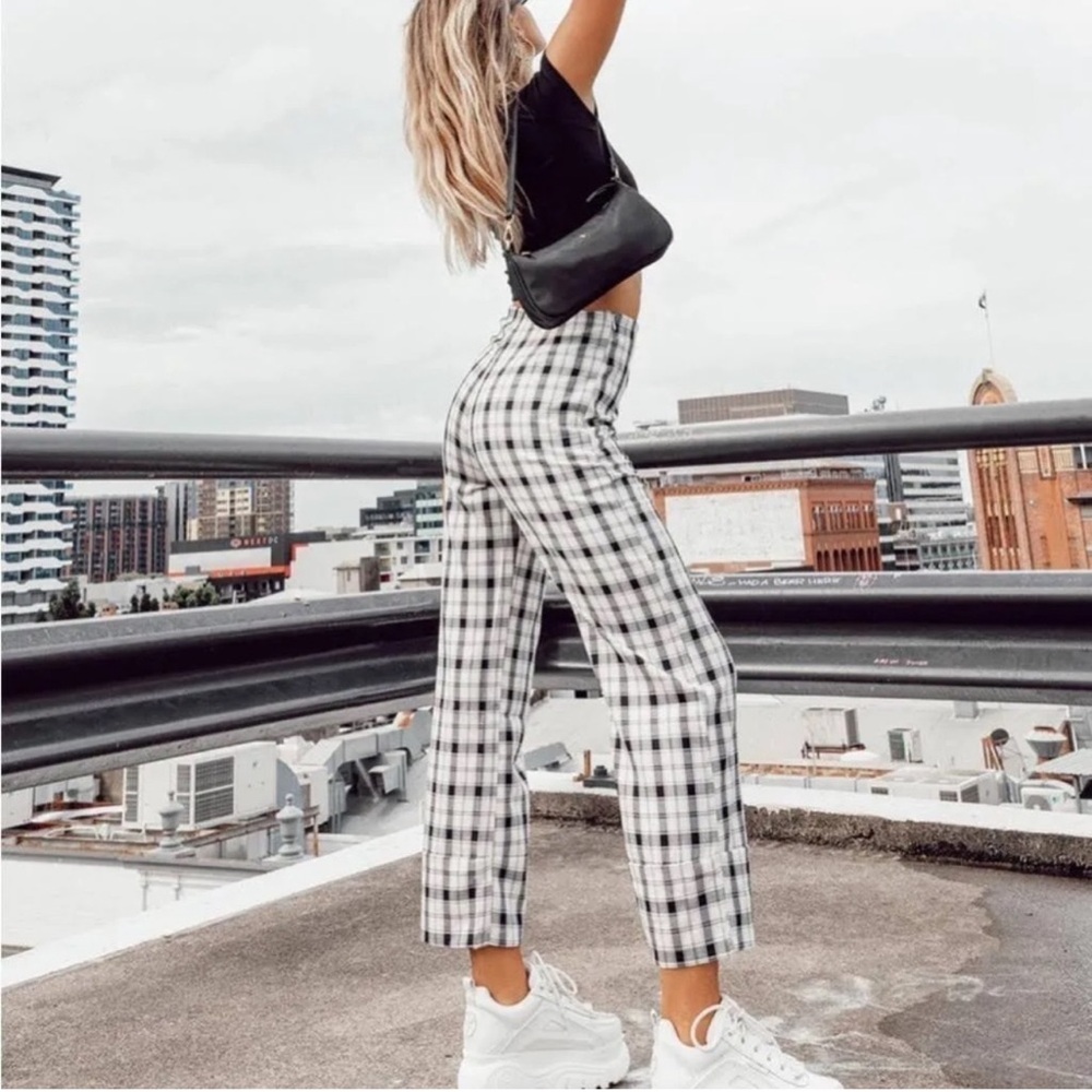 Princess Polly plaid cropped pant in Black and white  6 - Picture 4 of 8